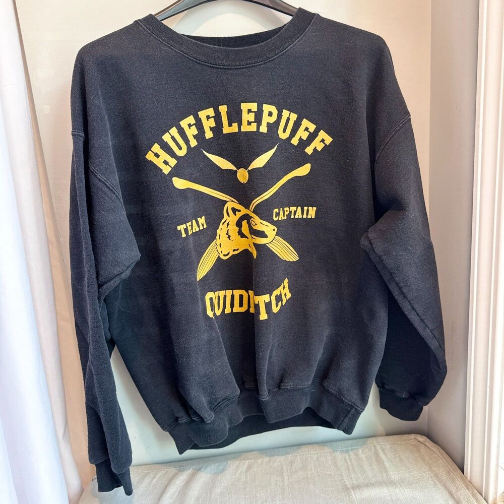 Harry Potter Hufflepuff Quidditch Sweatshirt Medium Gray Yellow Diggory 06